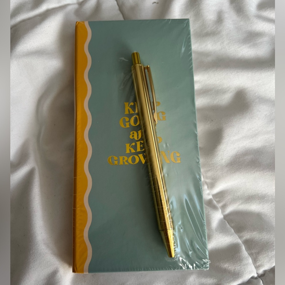 NWT notebook and pen set